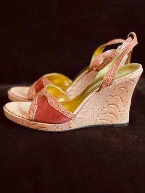 Franco Sarto Coral Pink Suede & Embossed Wedge Sandals. Made in Brazil  size 9